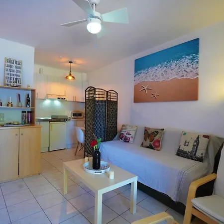 Mandy Seafront Apartament *