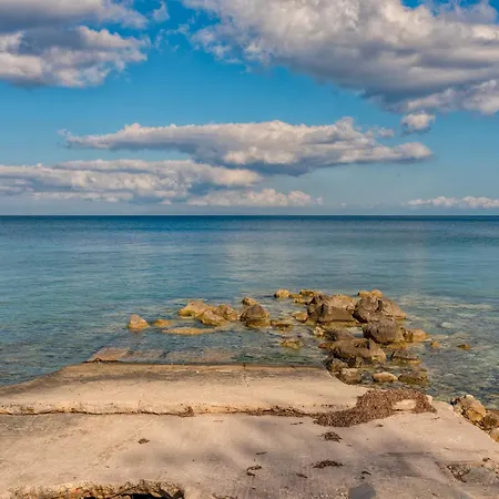 Apartament Mandy Seafront *