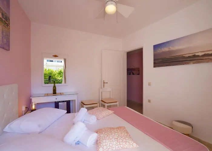 Mandy Seafront Apartmán *